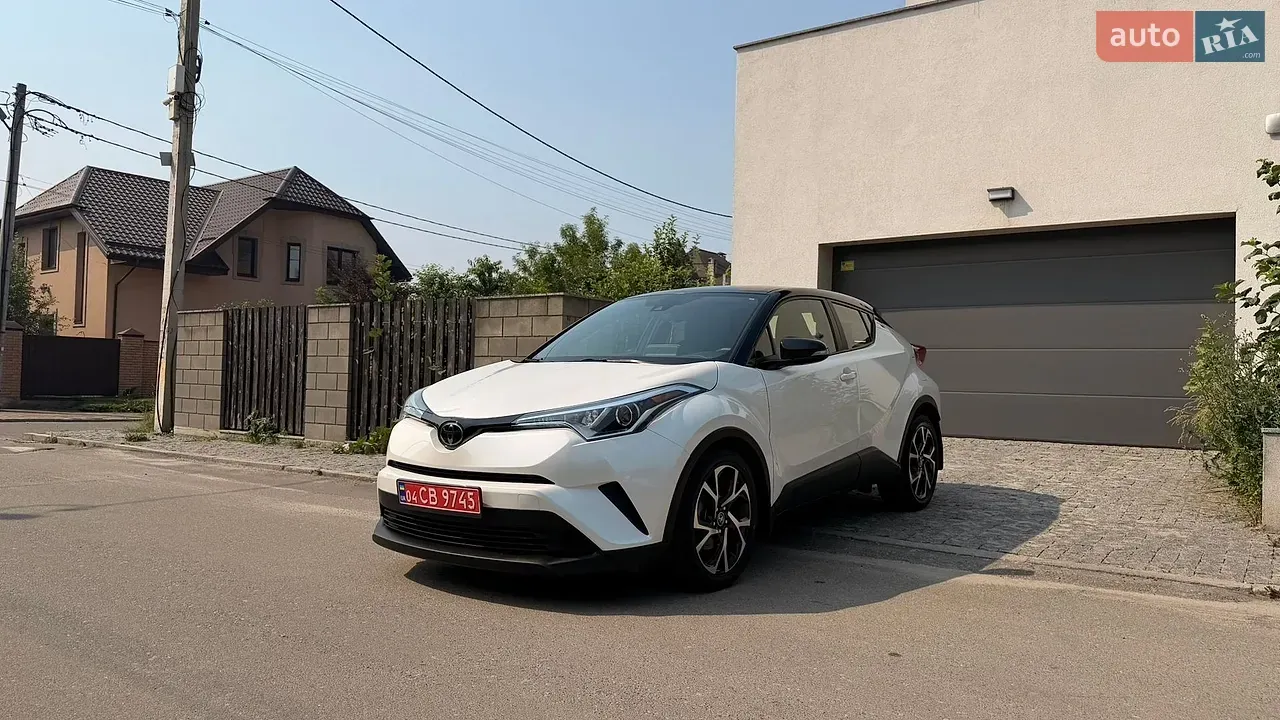 Toyota C-Hr 2019 photo 2