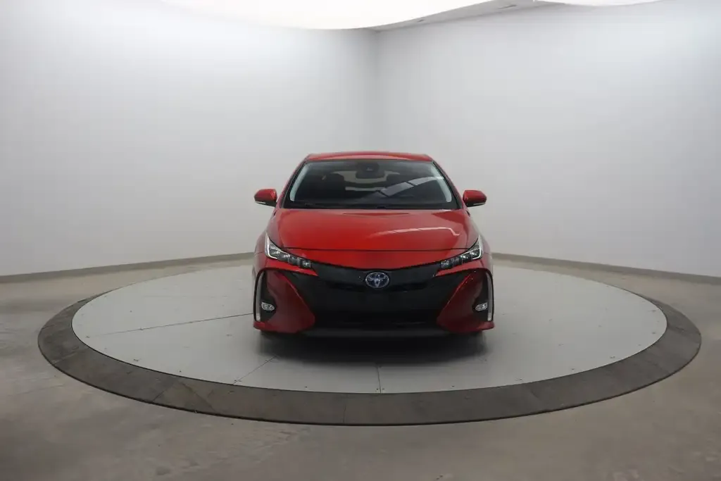 Toyota Prius Prime 2018 photo 2