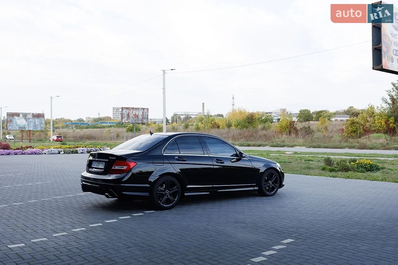 Mercedes-Benz C-Class 2010 photo 2