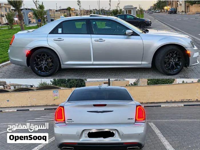 Chrysler 300 2023 photo 2