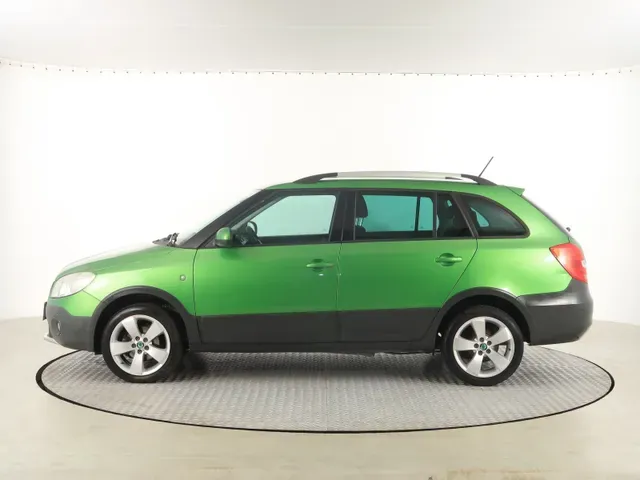 Skoda Fabia Combi 2012 photo 2
