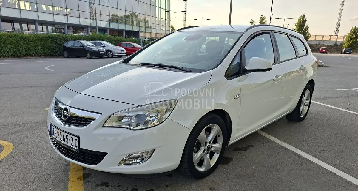 Opel Astra J