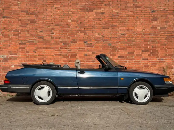 Saab 900