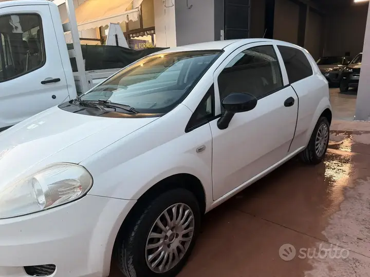 Fiat Punto 2010 photo 3