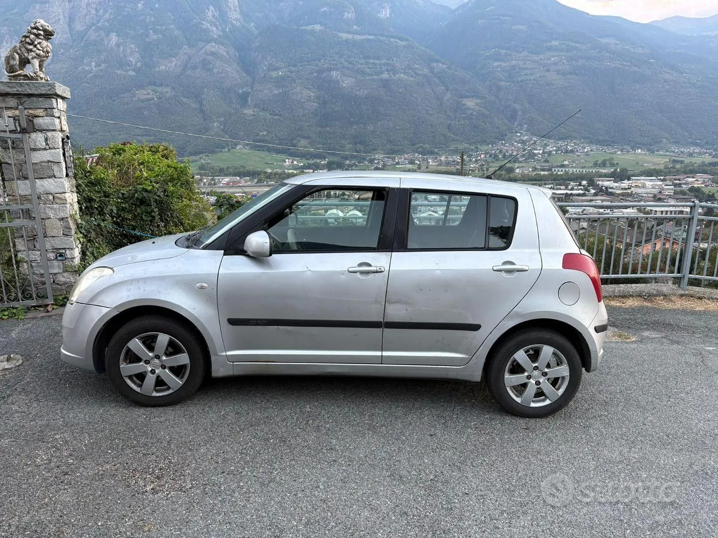 Suzuki Swift 2006 photo 2