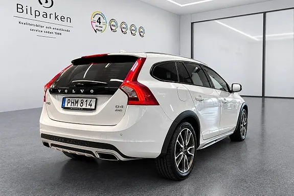 Volvo V60 Cross Country 2017 photo 2