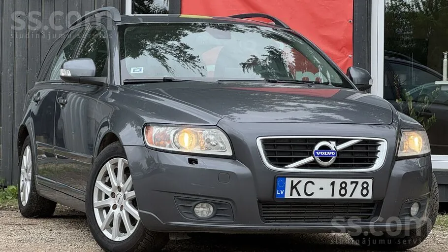 Volvo V50 2012 photo 2