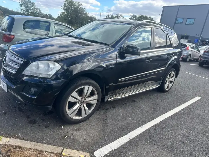 Mercedes-Benz M-Class 2011 photo 4