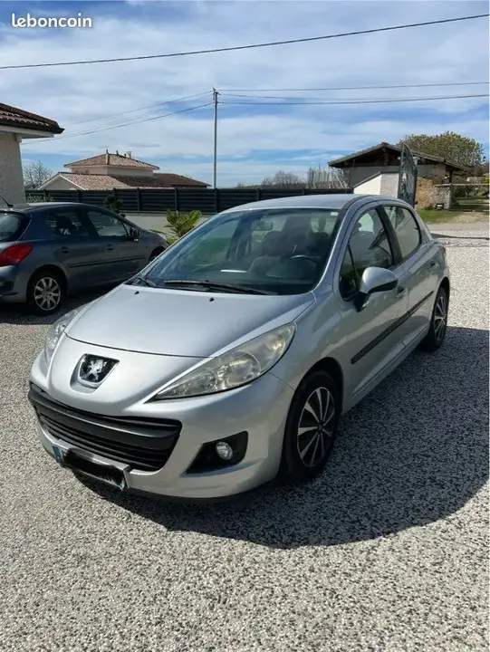 Peugeot 207 2010 photo 3