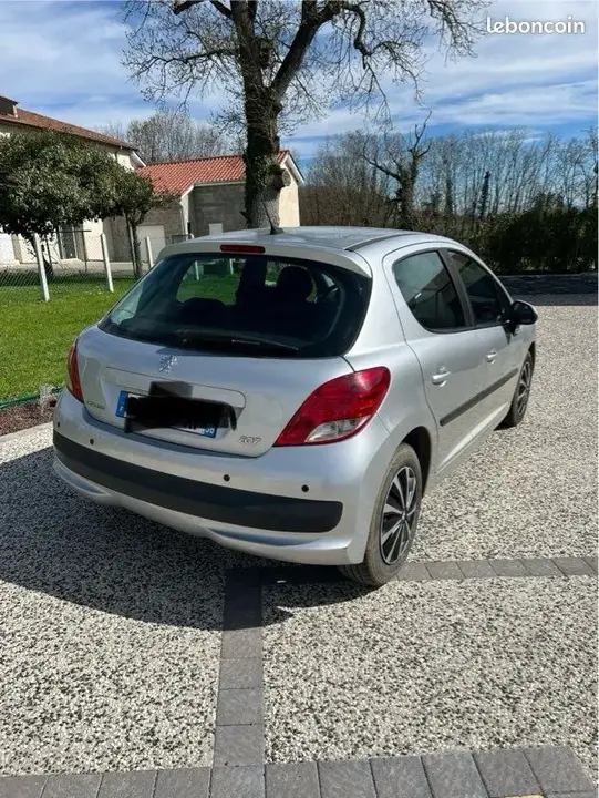 Peugeot 207 2010 photo 2