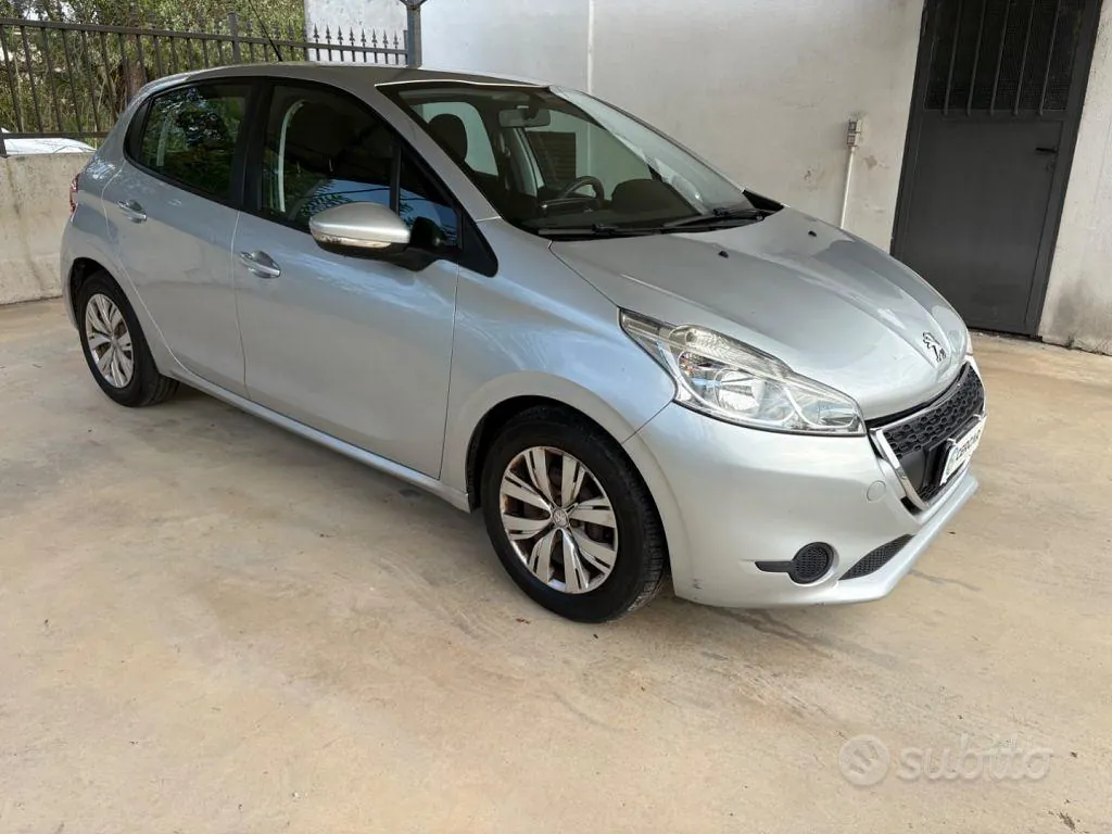 Peugeot 208 2015 photo 3