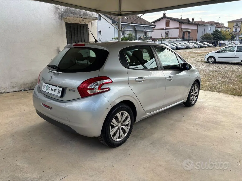 Peugeot 208 2015 photo 4