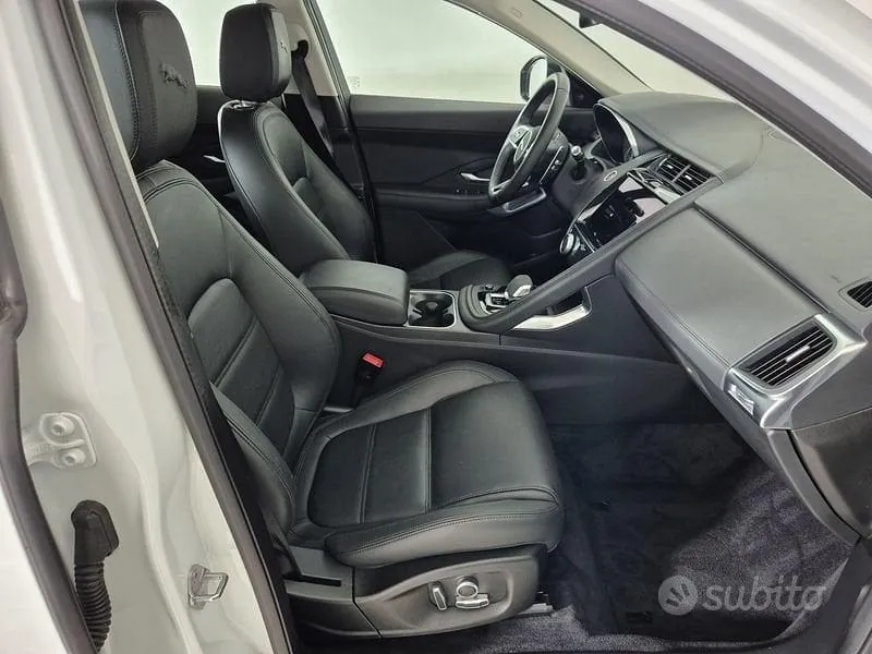 Jaguar E-Pace 2021 photo 3