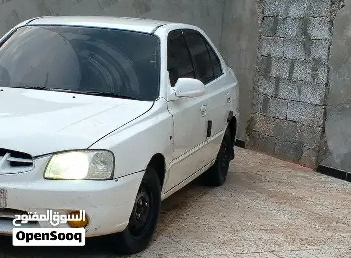 Hyundai Verna 2002 photo 2