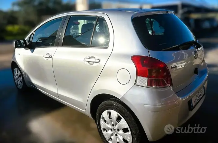 Toyota Yaris 2009 photo 2