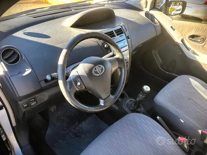 Toyota Yaris 2009 photo 5