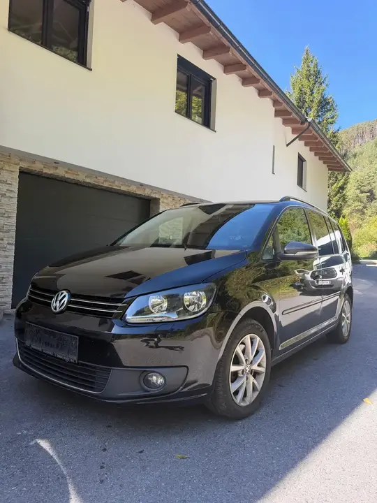 Volkswagen Touran 2011 photo 3