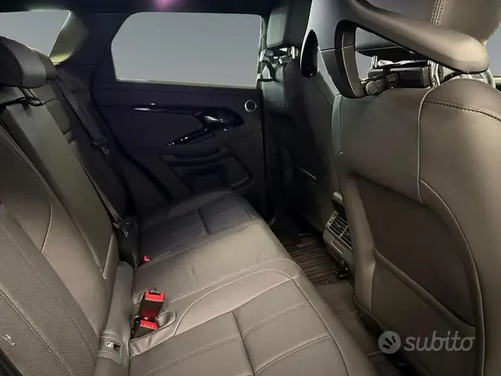 Land Rover Evoque 2026 photo 5