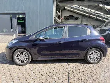 Peugeot 208 2017 photo 2