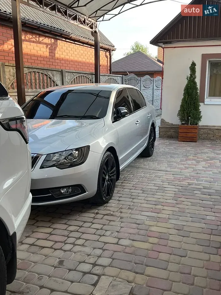Skoda Superb 2013 photo 3