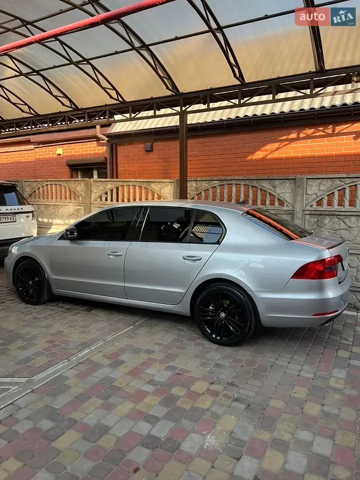 Skoda Superb 2013 photo 5