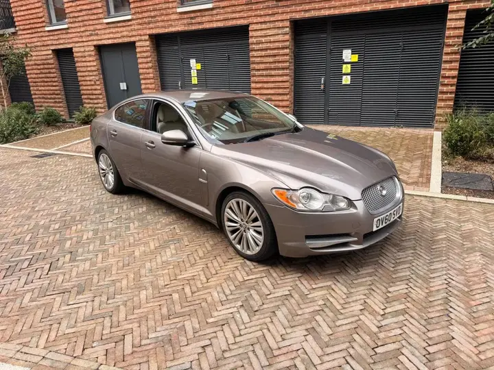 Jaguar Xf 2010 photo 4