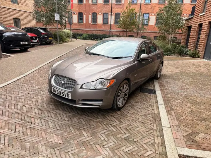 Jaguar Xf 2010 photo 2