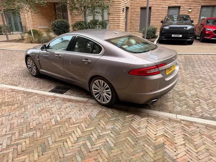 Jaguar Xf 2010 photo 5