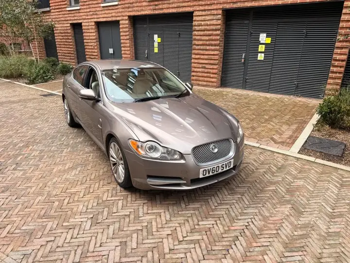 Jaguar Xf 2010 photo 3