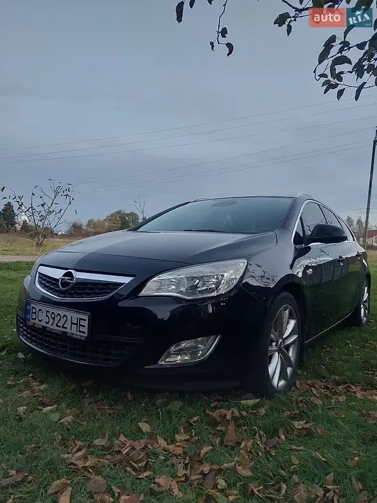 Opel Astra 2011 photo 4