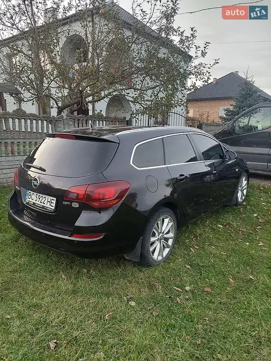 Opel Astra 2011 photo 3