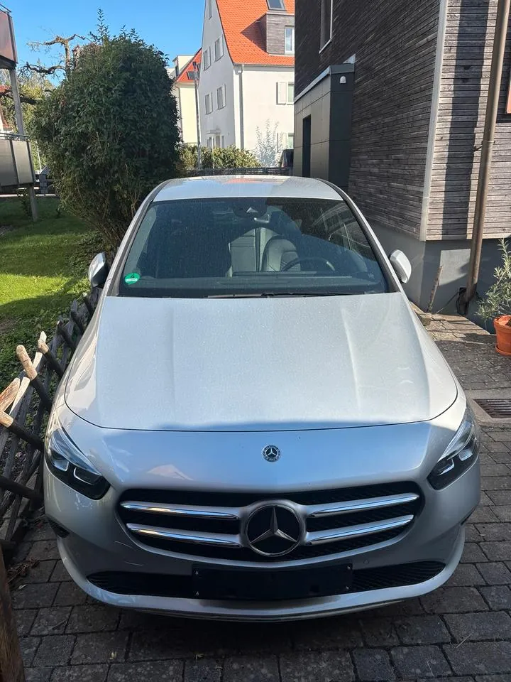 Mercedes-Benz B180