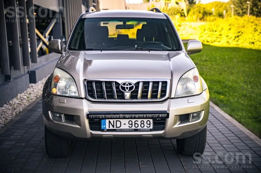 Toyota Land Cruiser 2005 photo 2