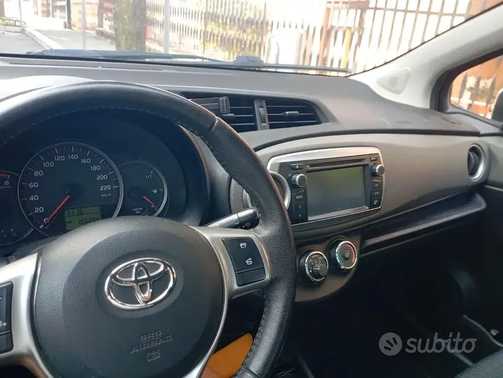 Toyota Yaris 2013 photo 3