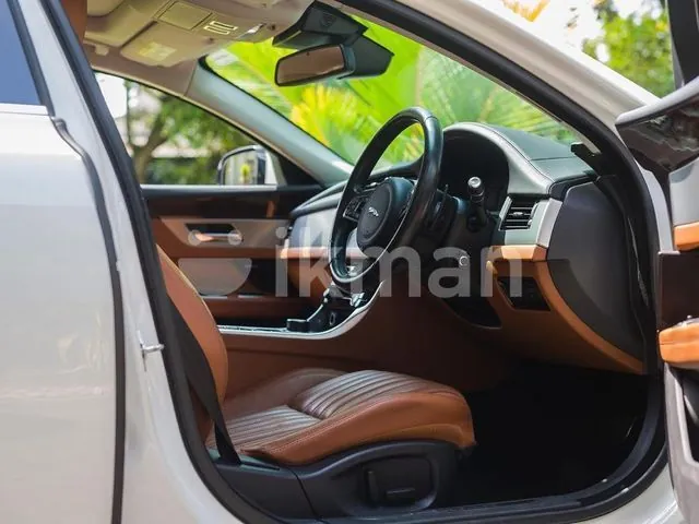 Jaguar Xf 2017 photo 5