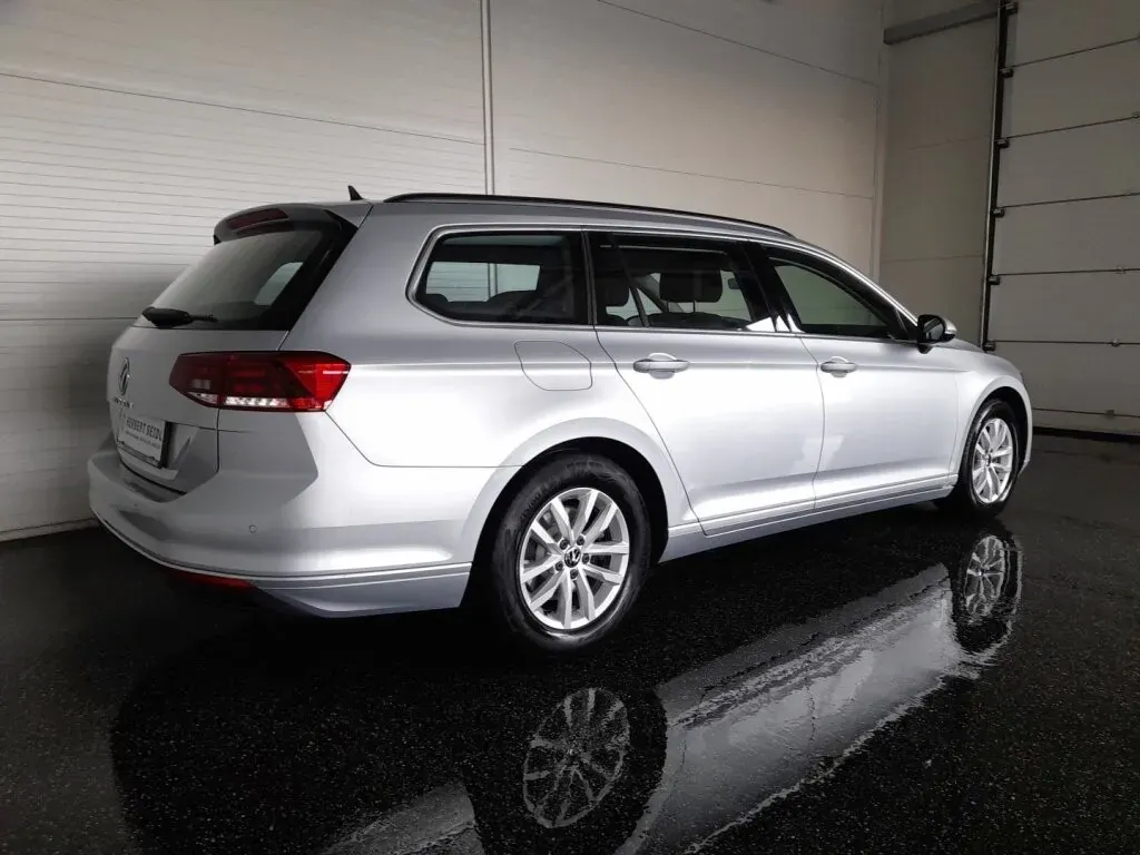 Volkswagen Passat 2022 photo 2