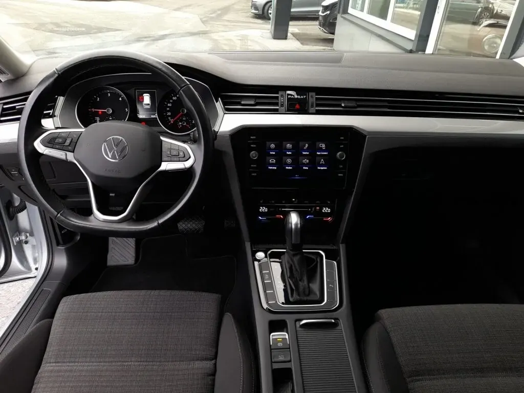 Volkswagen Passat 2022 photo 3