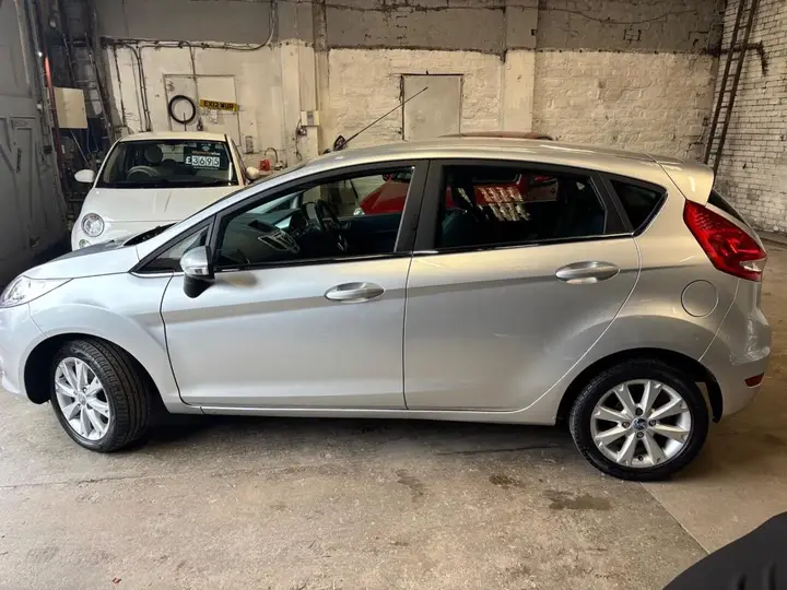 Ford Fiesta 2009 photo 4