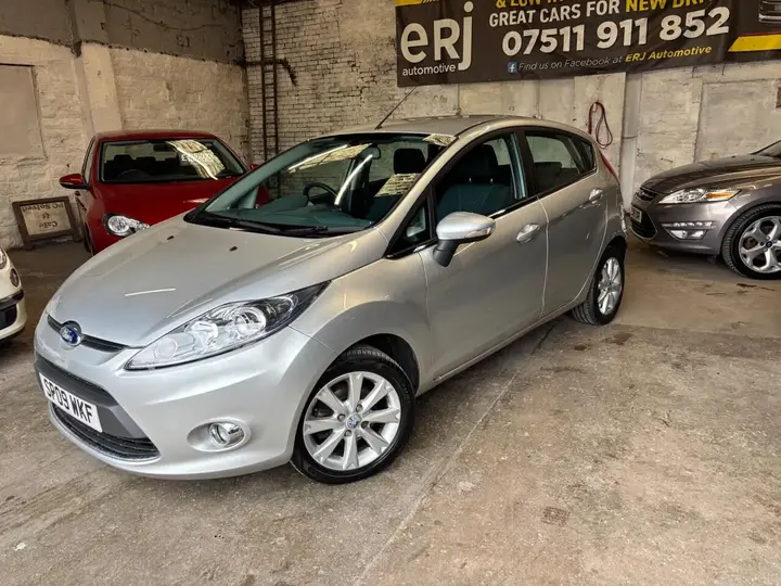 Ford Fiesta 2009 photo 2