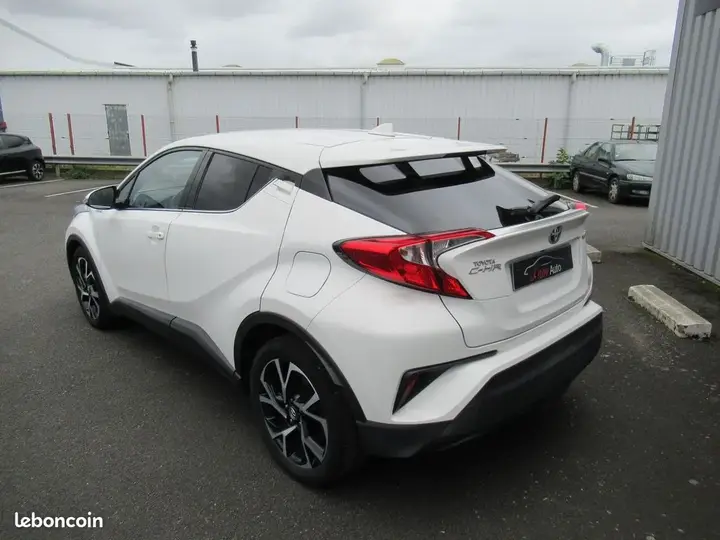Toyota C-Hr 2018 photo 3