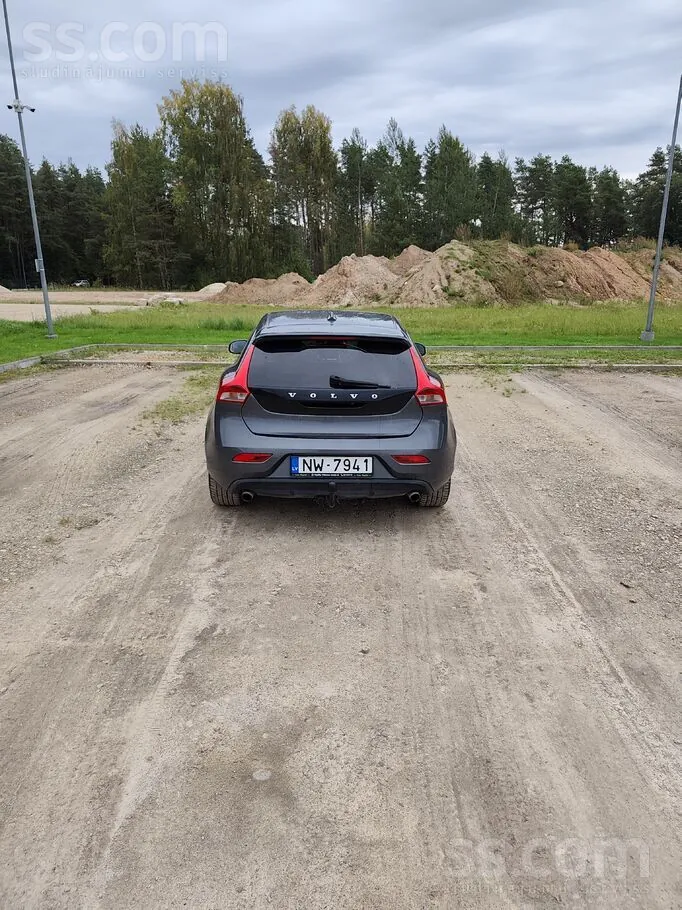 Volvo V40 2012 photo 2