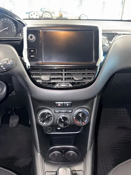 Peugeot 208 2017 photo 4