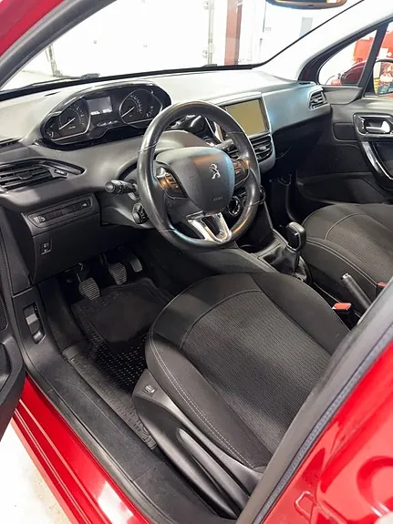 Peugeot 208 2017 photo 2