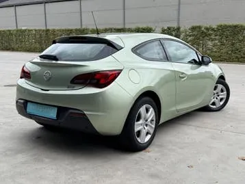 Opel Astra 2013 photo 2