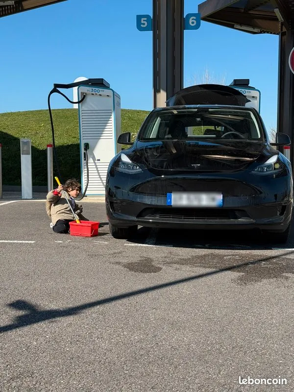 Tesla Model Y 2024 photo 2