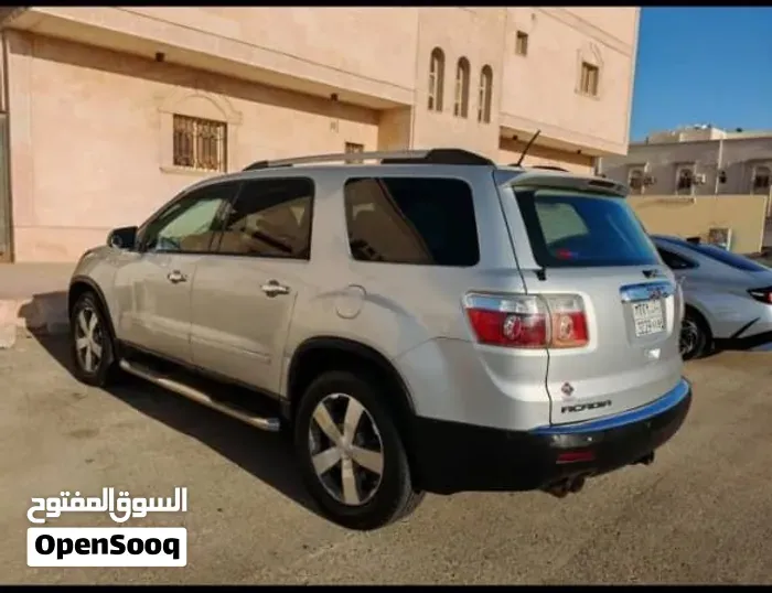 GMC Acadia 2011 photo 3
