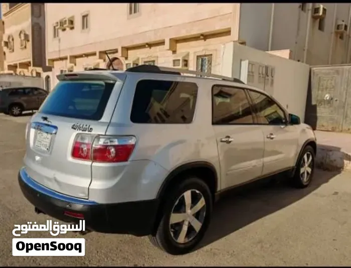GMC Acadia 2011 photo 2