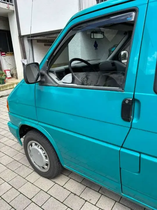 Volkswagen T4 1996 photo 2