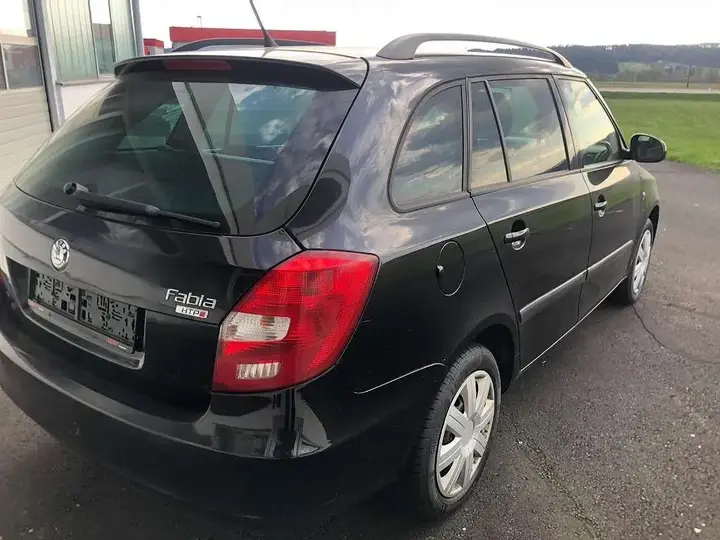 Skoda Fabia Combi 2010 photo 3