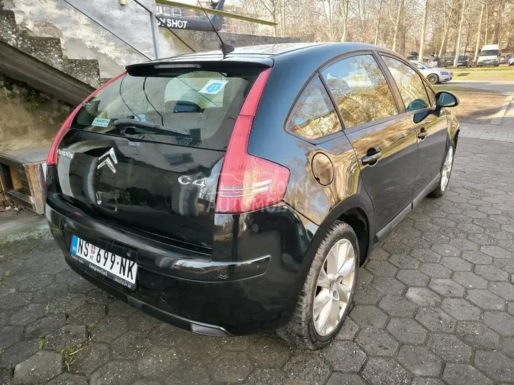 Citroen C4 2010 photo 4